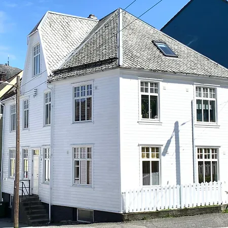 Large And 5 * Bergen